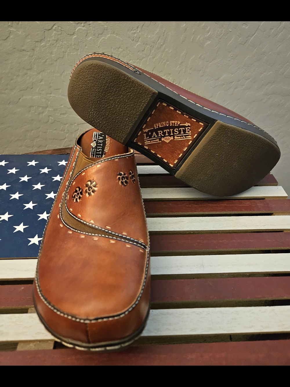 Spring Step L'Artiste Women's Tan Leather Clogs NWOT
